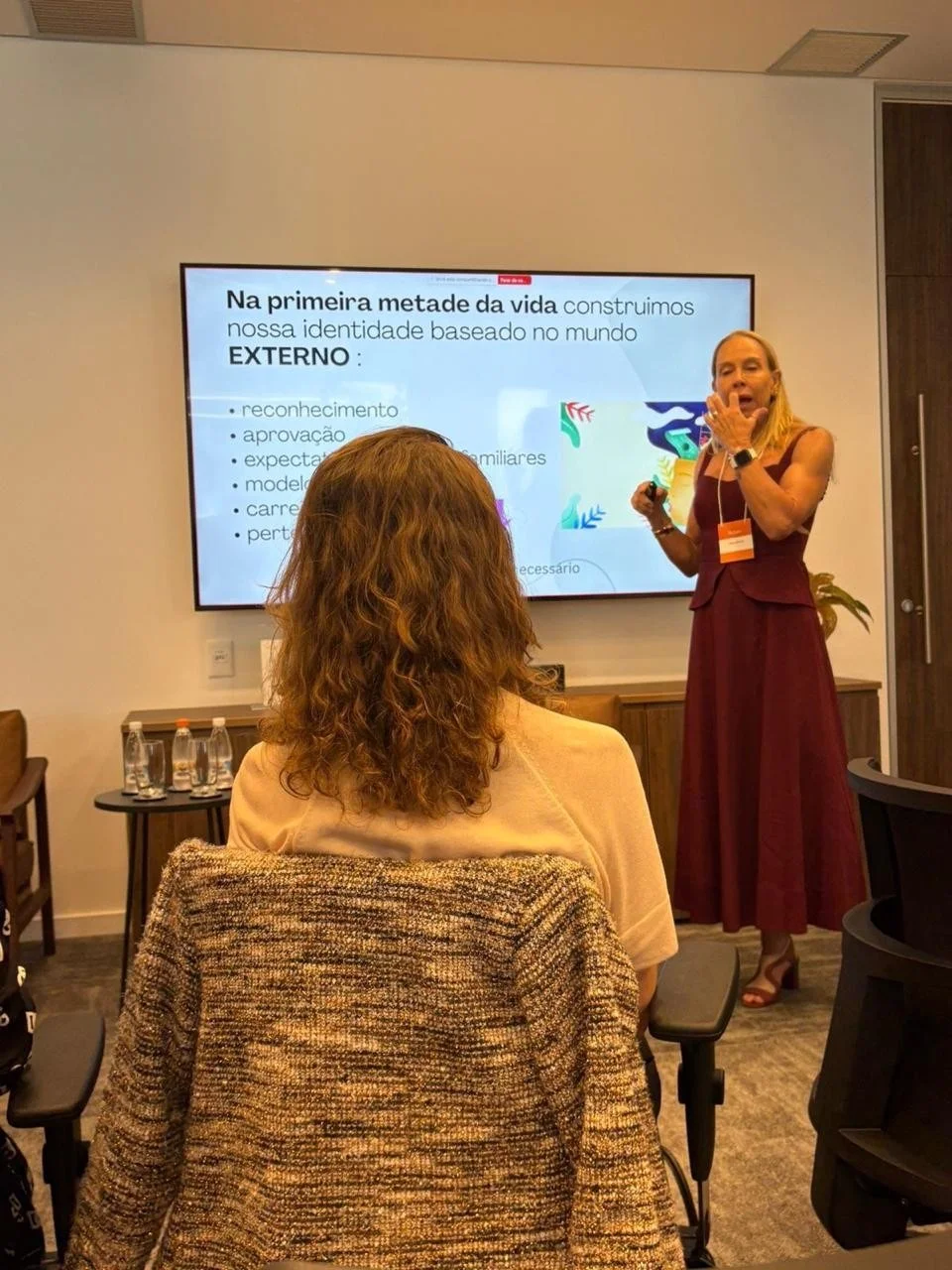 Silvia Schreer durante palestra no escritório Bichara